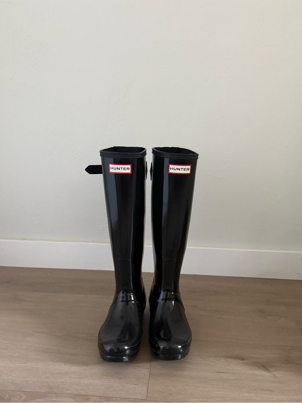 HUNTER glossy rain boots